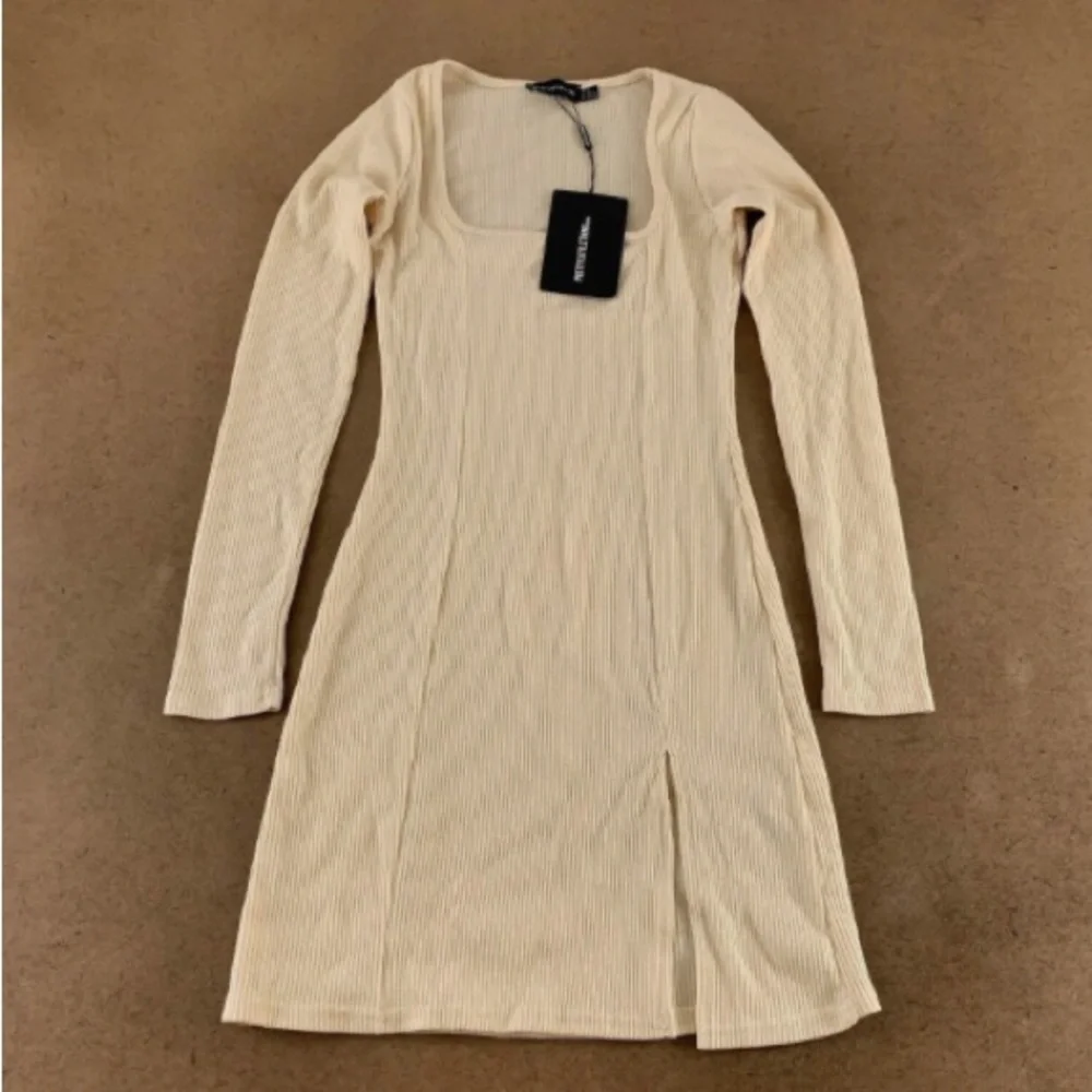 Prettylittlething - Cream Rib Split Hem Square Neck Dress - Picture 2 of 5